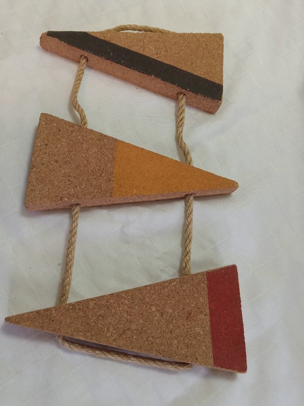 A three-piece retro Simmons cork trivet suitable for small or larger dishes